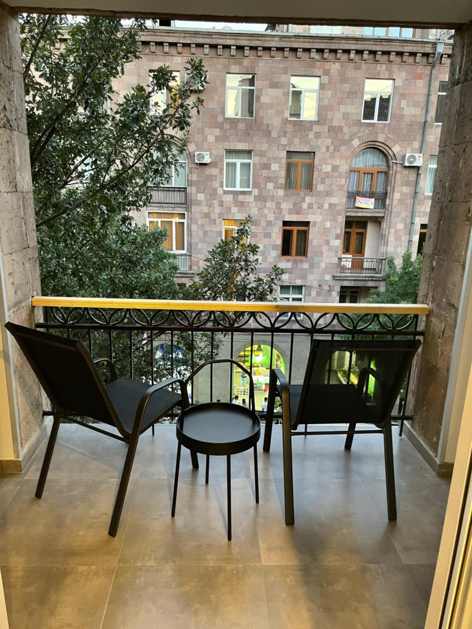 Yerevan Downtown Luxe Apartment Bagian luar foto