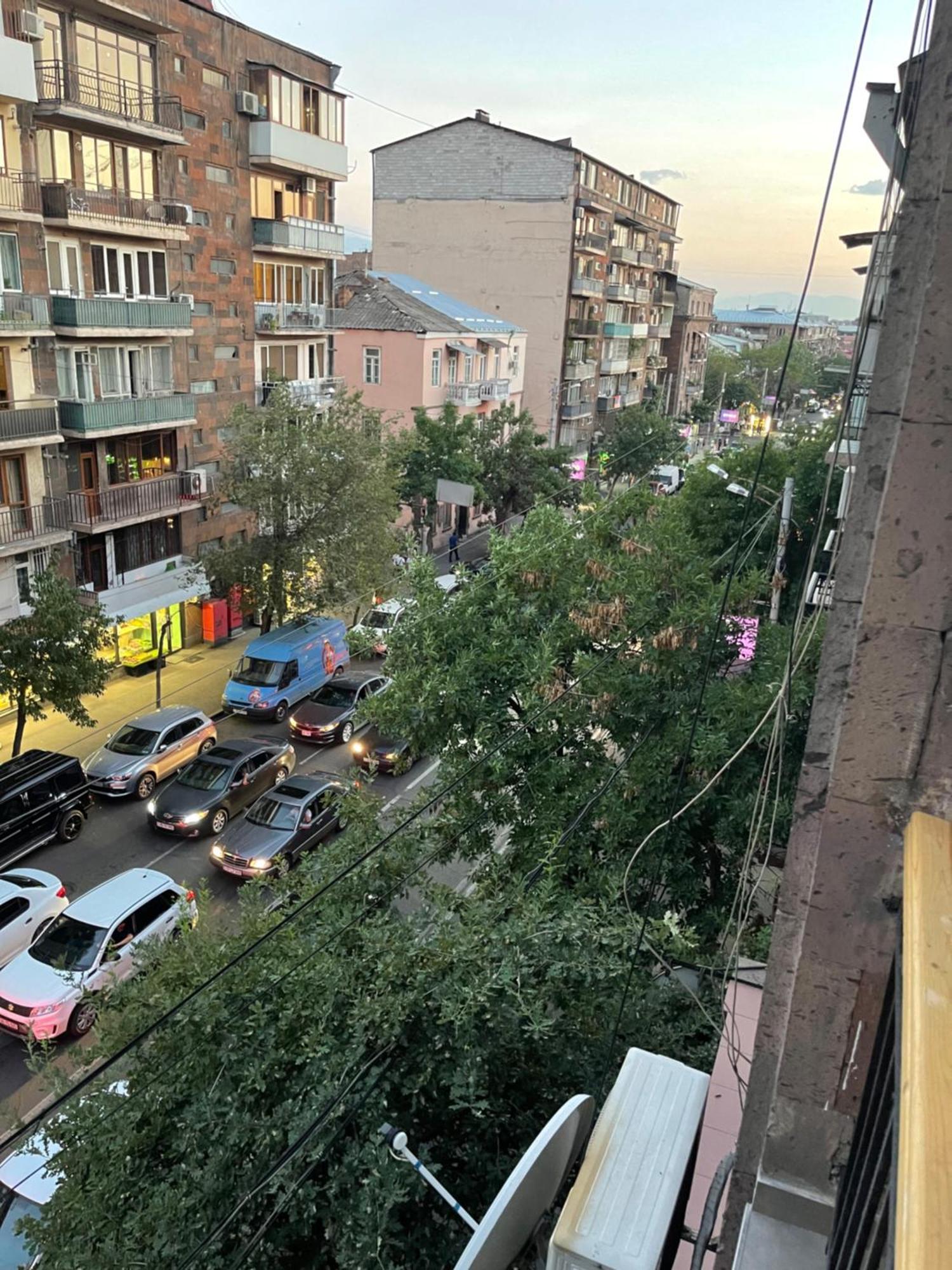 Yerevan Downtown Luxe Apartment Bagian luar foto